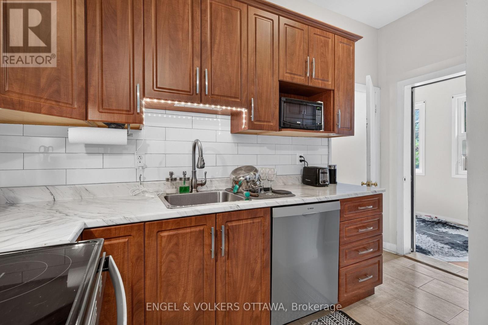 2 Bed, 1 Bath Multi-Family for Rent in Ottawa – 1 – 35 CRAIG STREET, Ottawa – MLS# X13621136 - Image 9