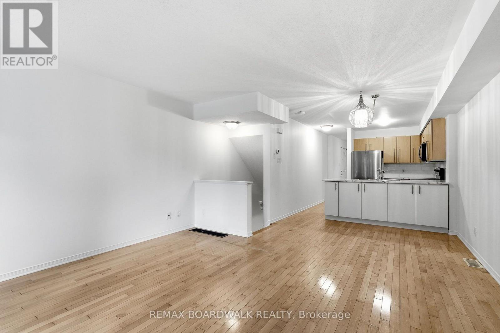2 Bed, 2 Bath House for Rent in Ottawa – 84 – 59 STRATHAVEN PRIVATE, Ottawa – MLS# X13621244 - Image 17