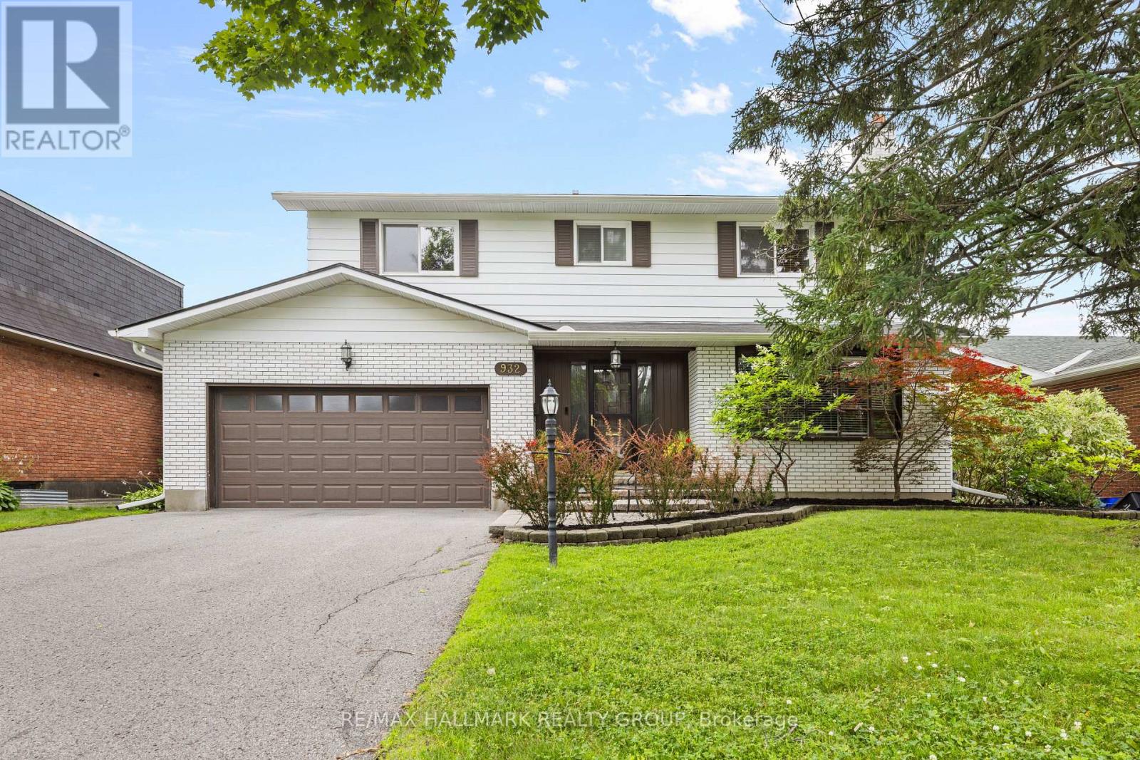 932 DRESDEN CRESCENT - 1