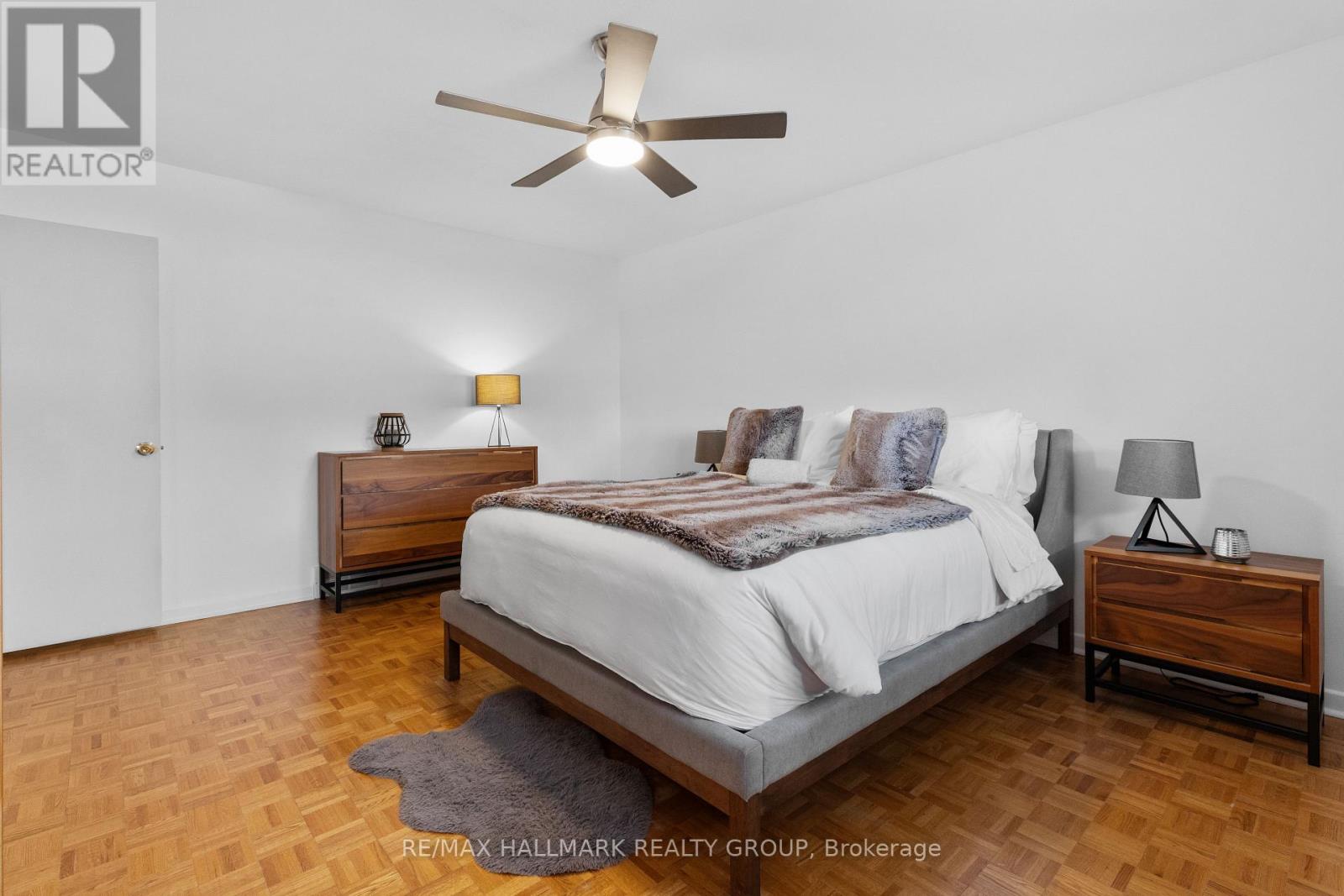 932 DRESDEN CRESCENT - 22