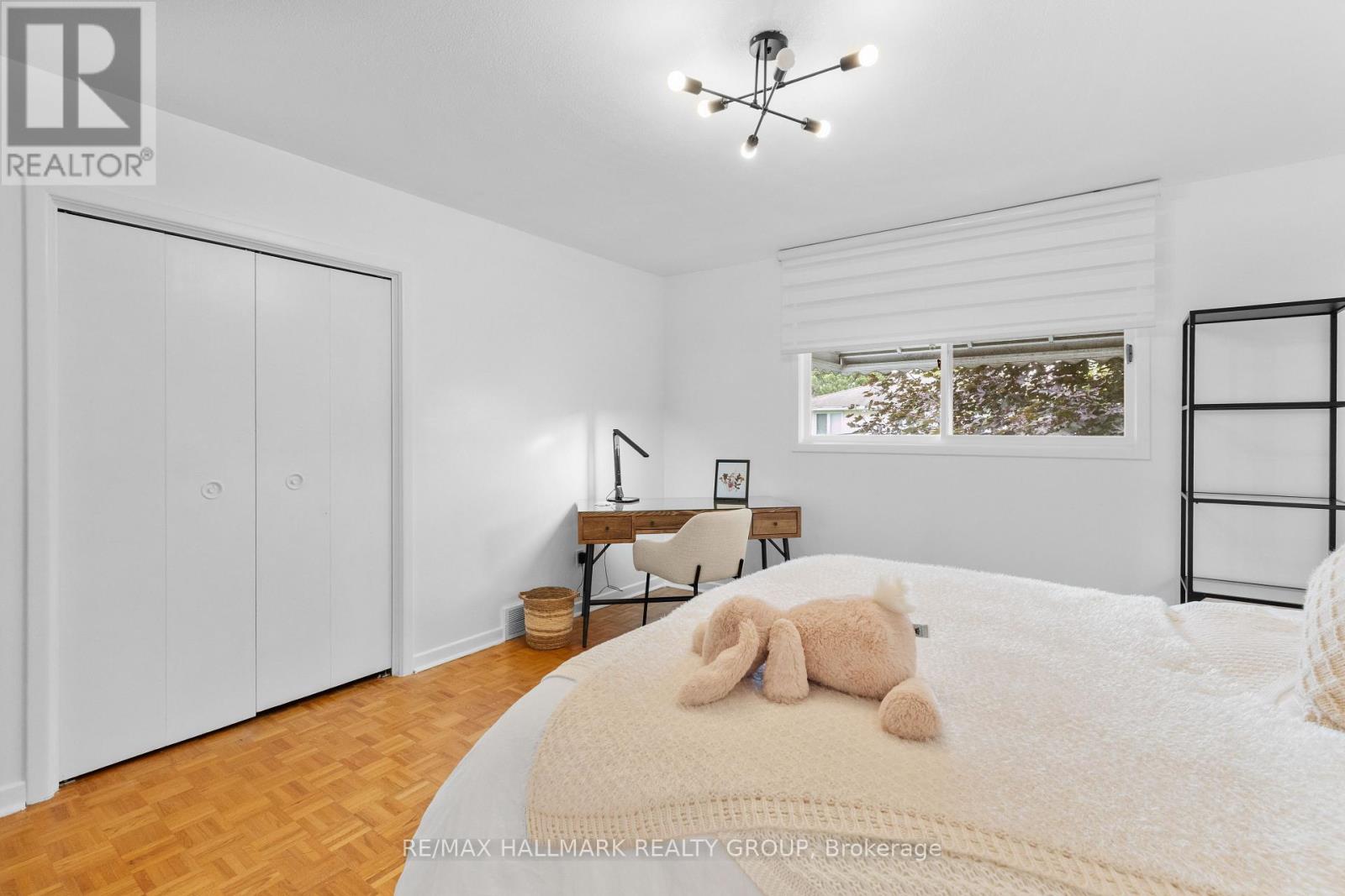 932 DRESDEN CRESCENT - 29