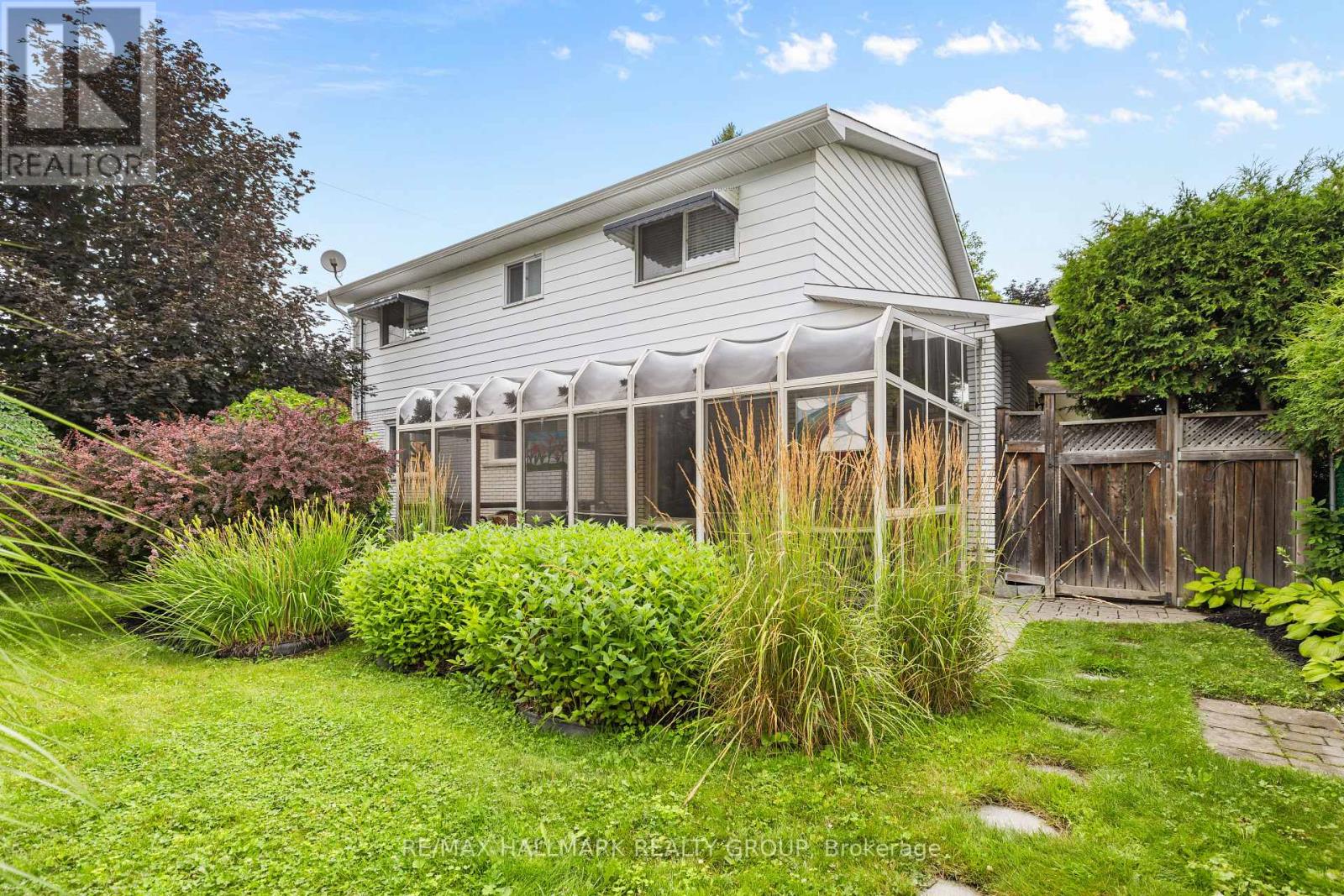 932 DRESDEN CRESCENT - 46