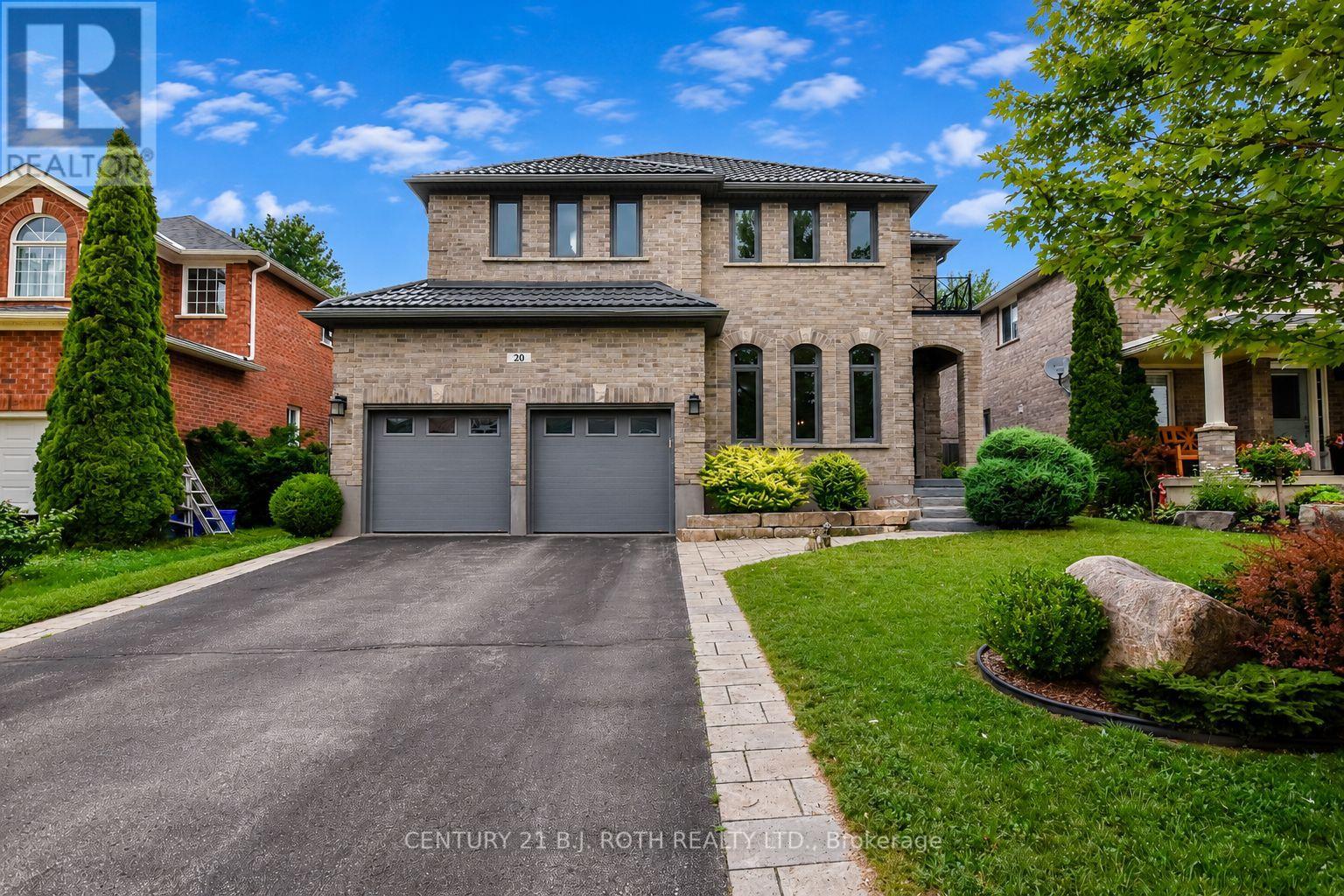 20 FALCON CRESCENT - 1