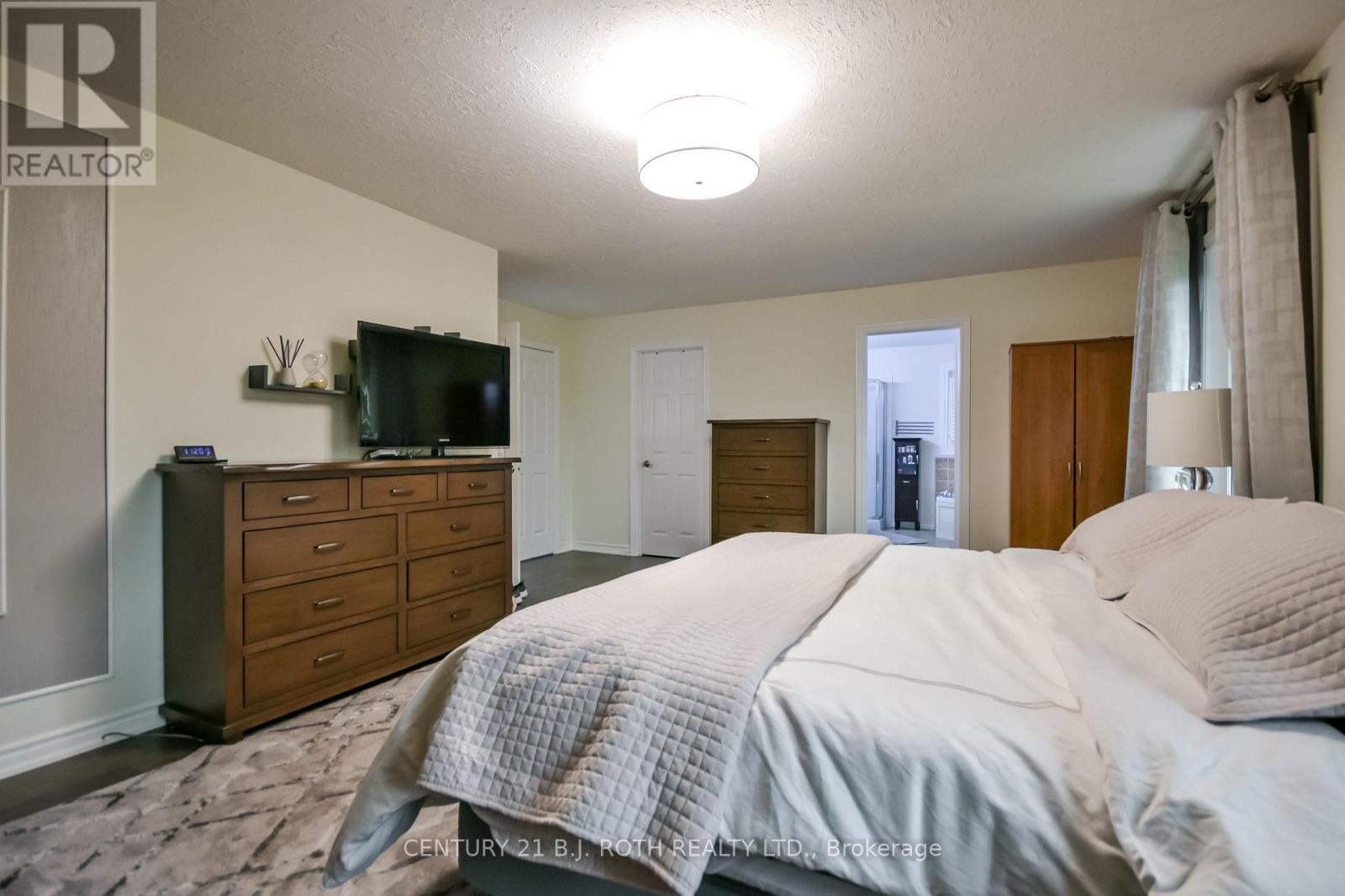 20 FALCON CRESCENT - Image 24