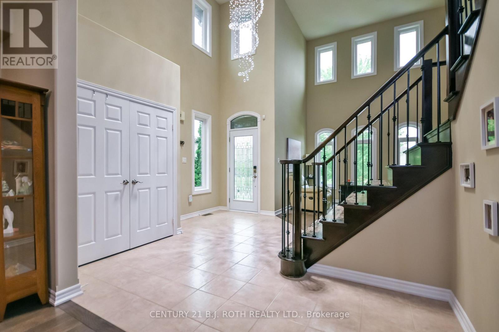 20 FALCON CRESCENT - Image 3