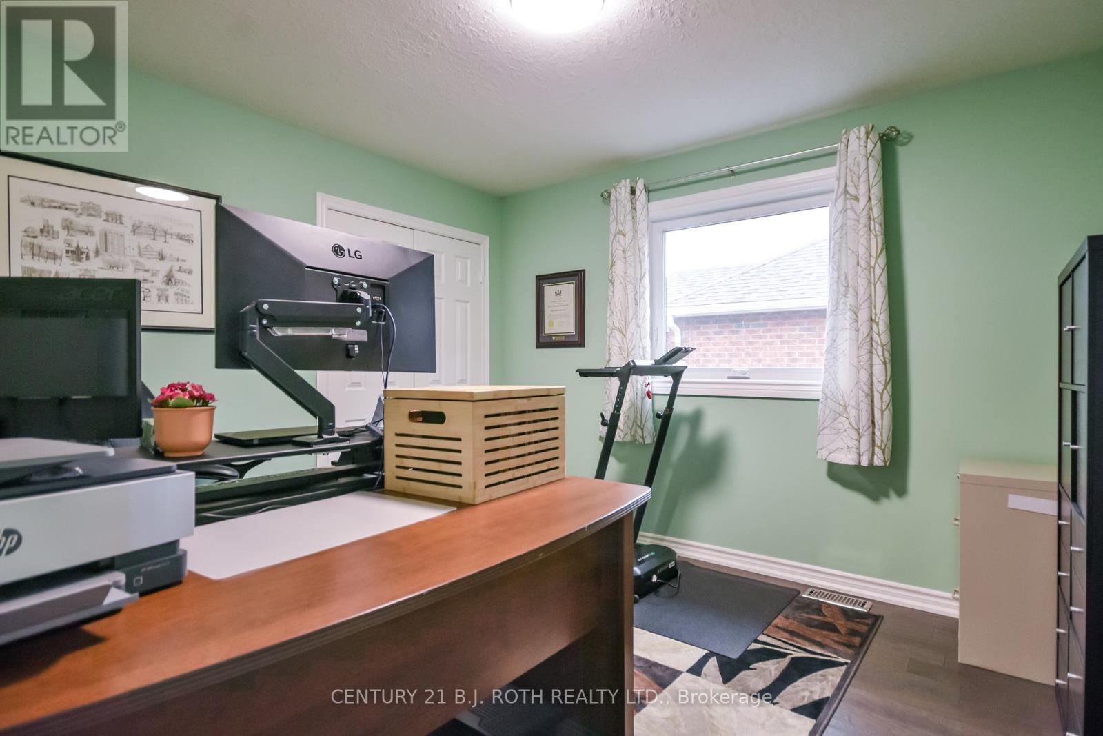 20 FALCON CRESCENT - Image 32