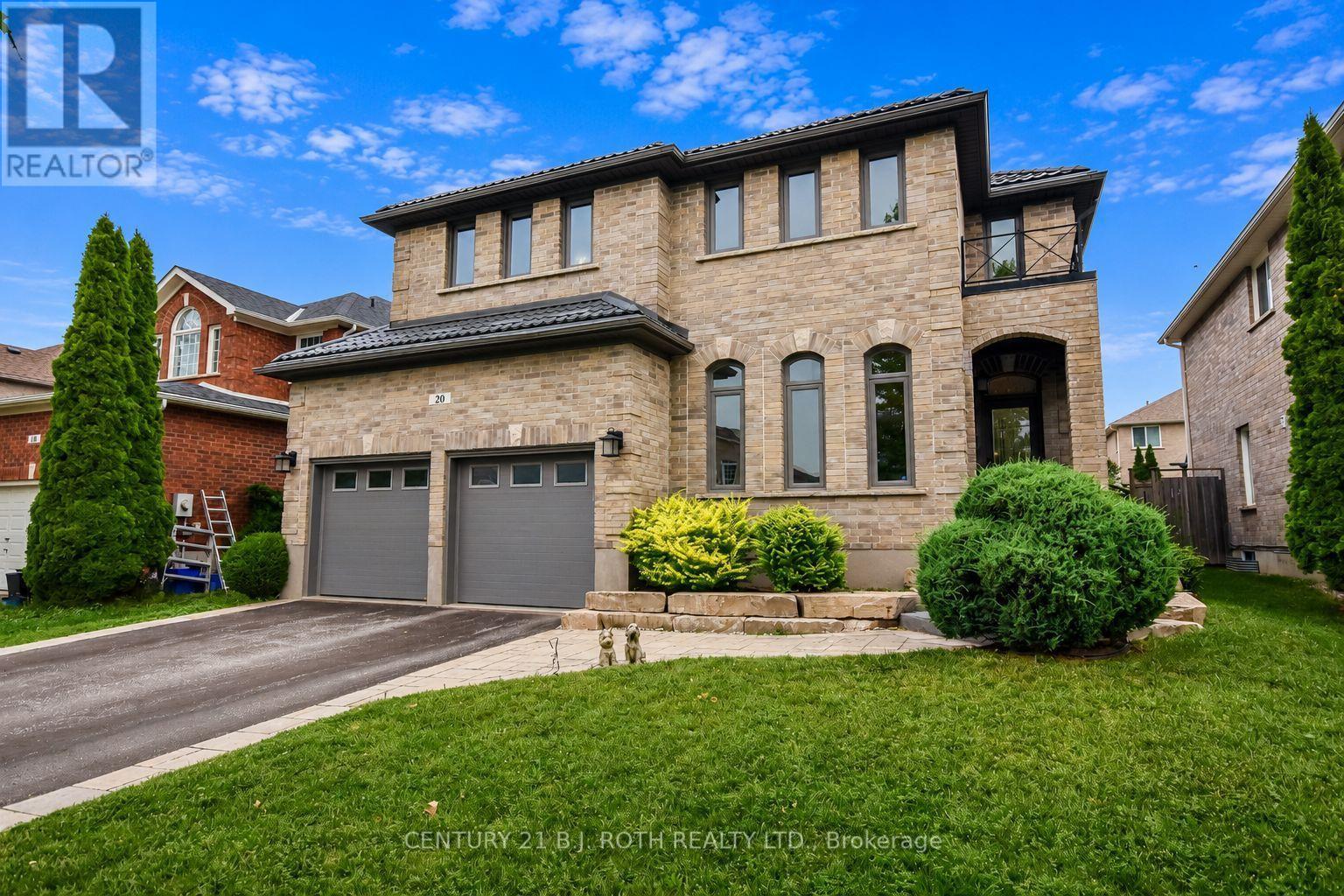 20 FALCON CRESCENT - 42