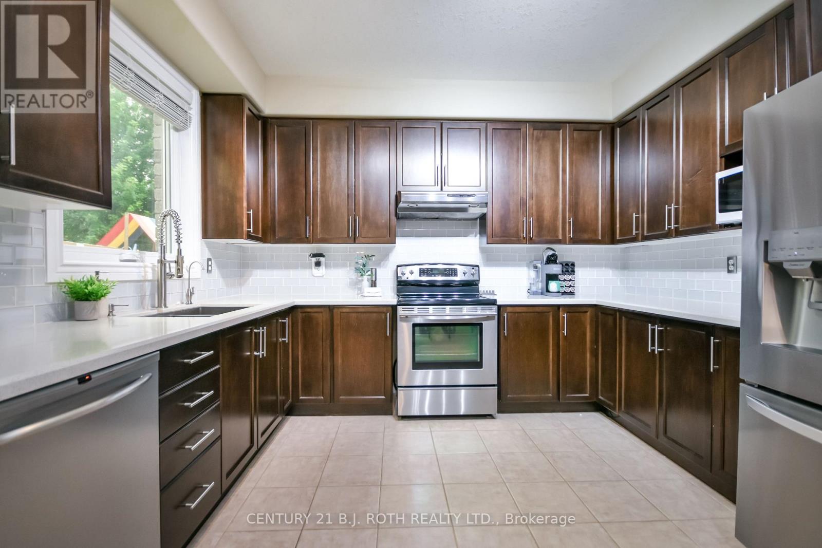 20 FALCON CRESCENT - Image 9