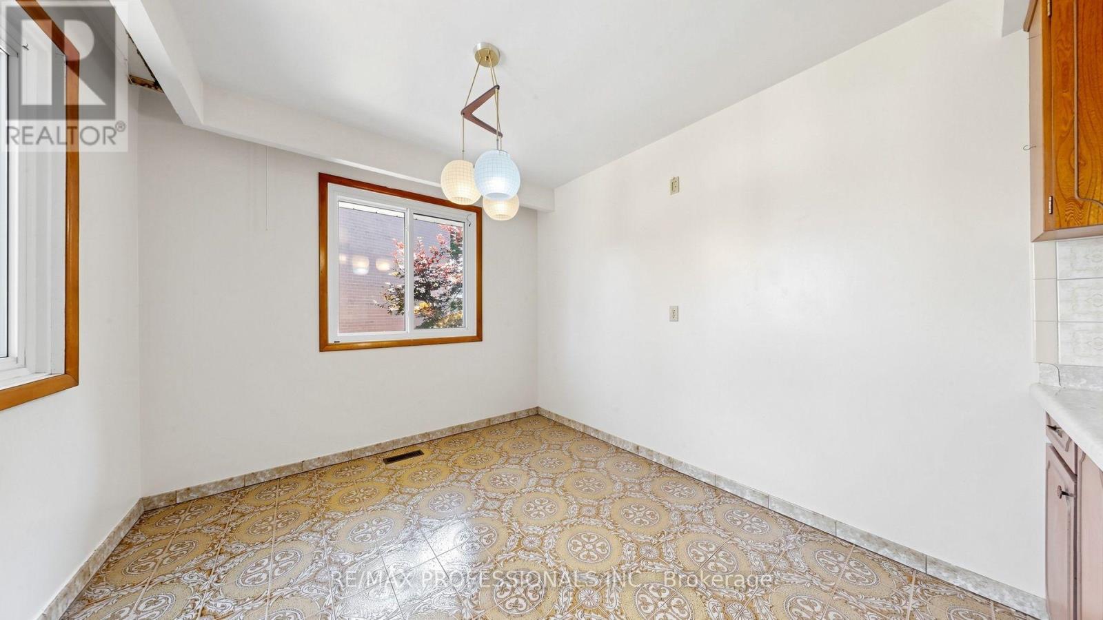 26 WOODCREST DRIVE - 15