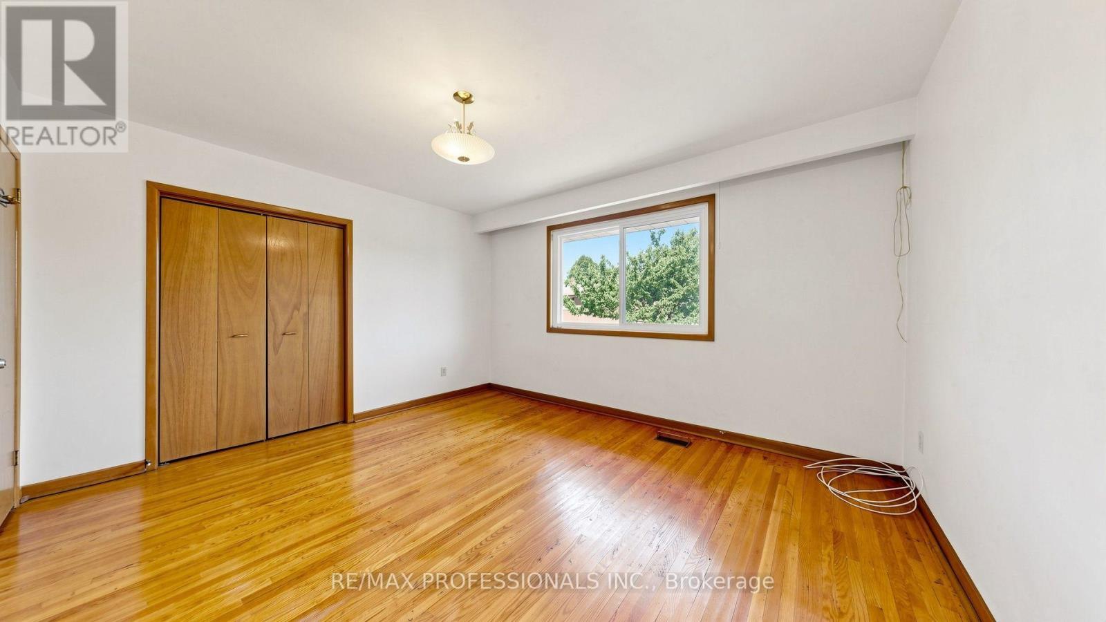26 WOODCREST DRIVE - 35