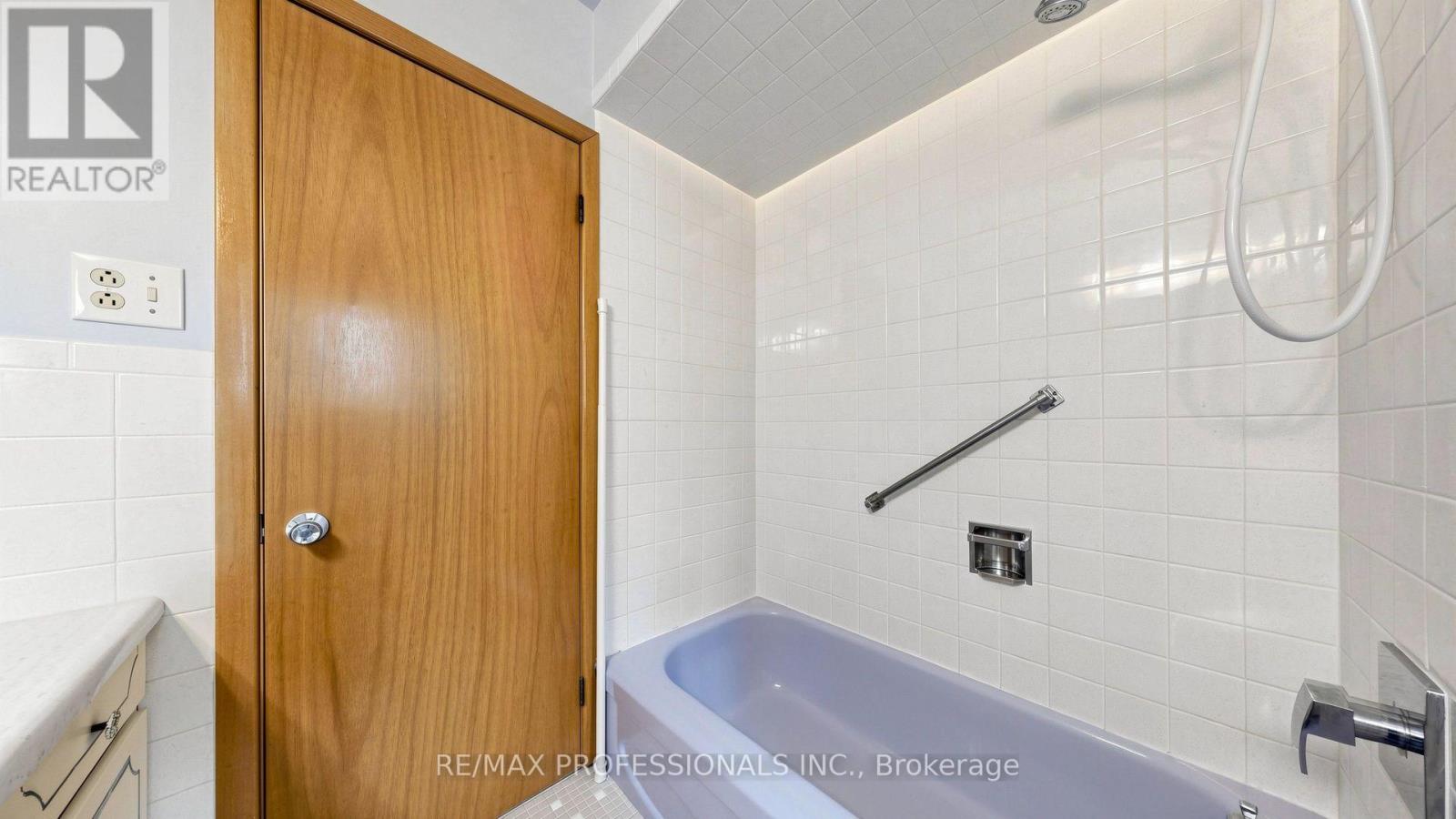 26 WOODCREST DRIVE - 39