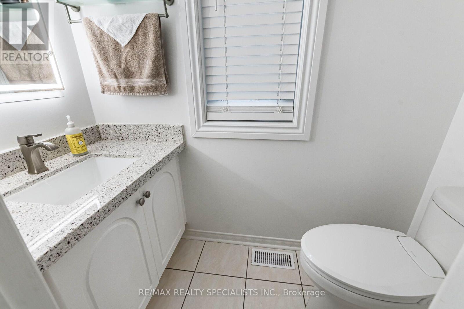#41 1588 SOUTH PARADE COURT - 21