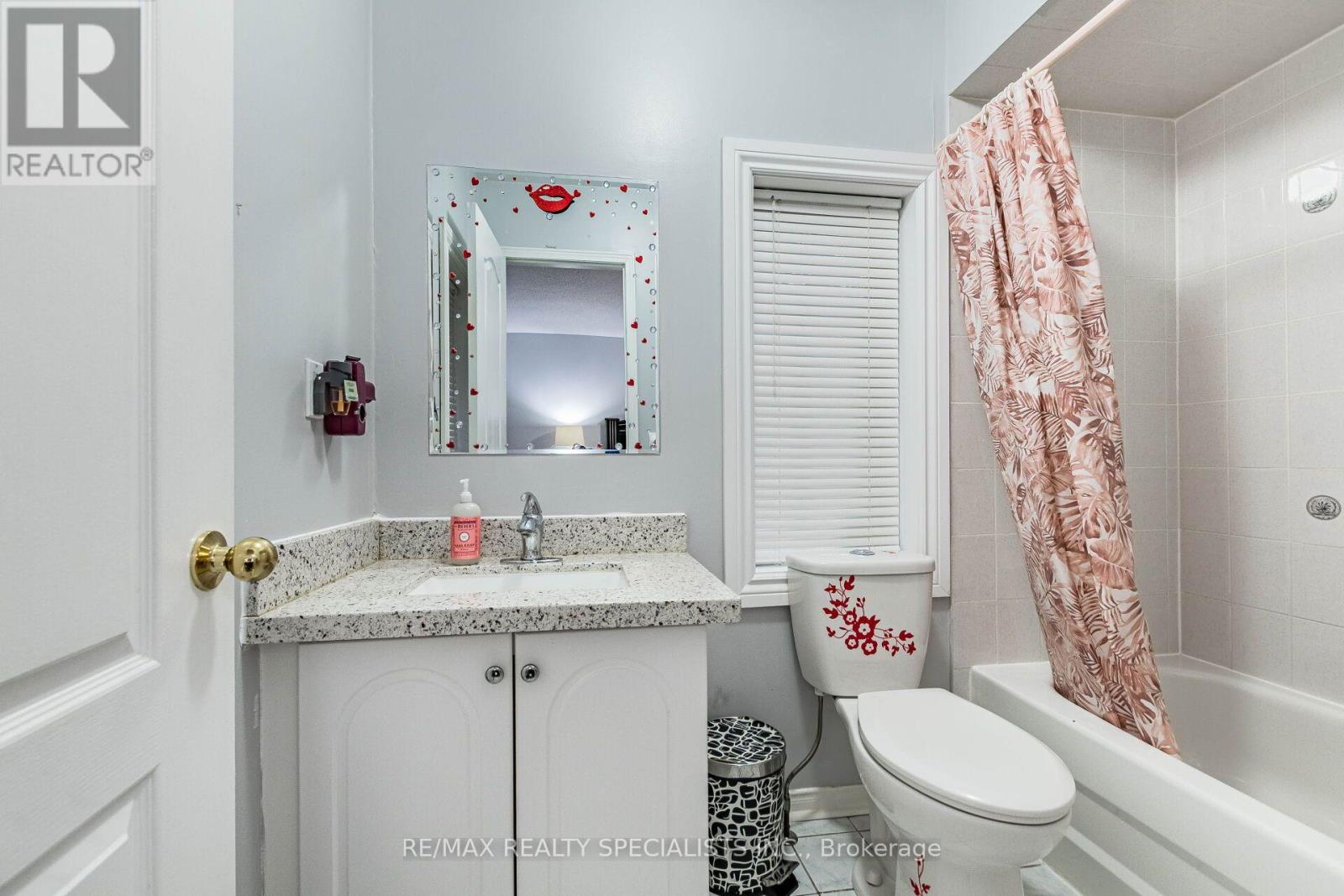 #41 1588 SOUTH PARADE COURT - 27