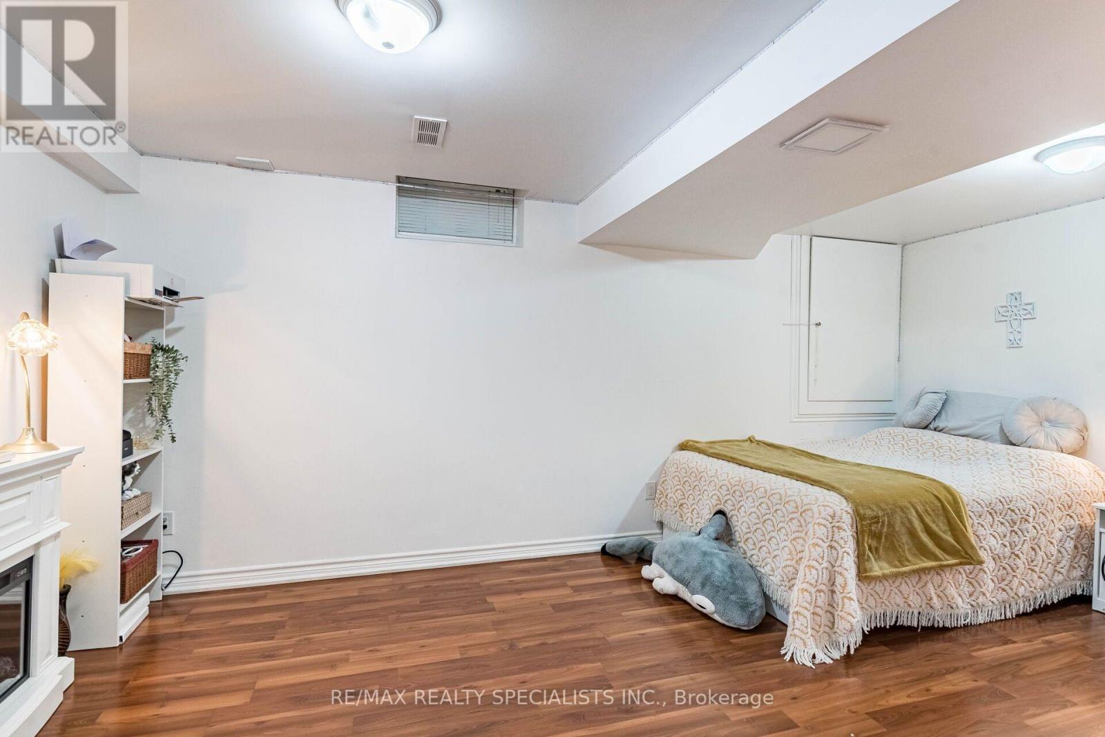 #41 1588 SOUTH PARADE COURT - 32