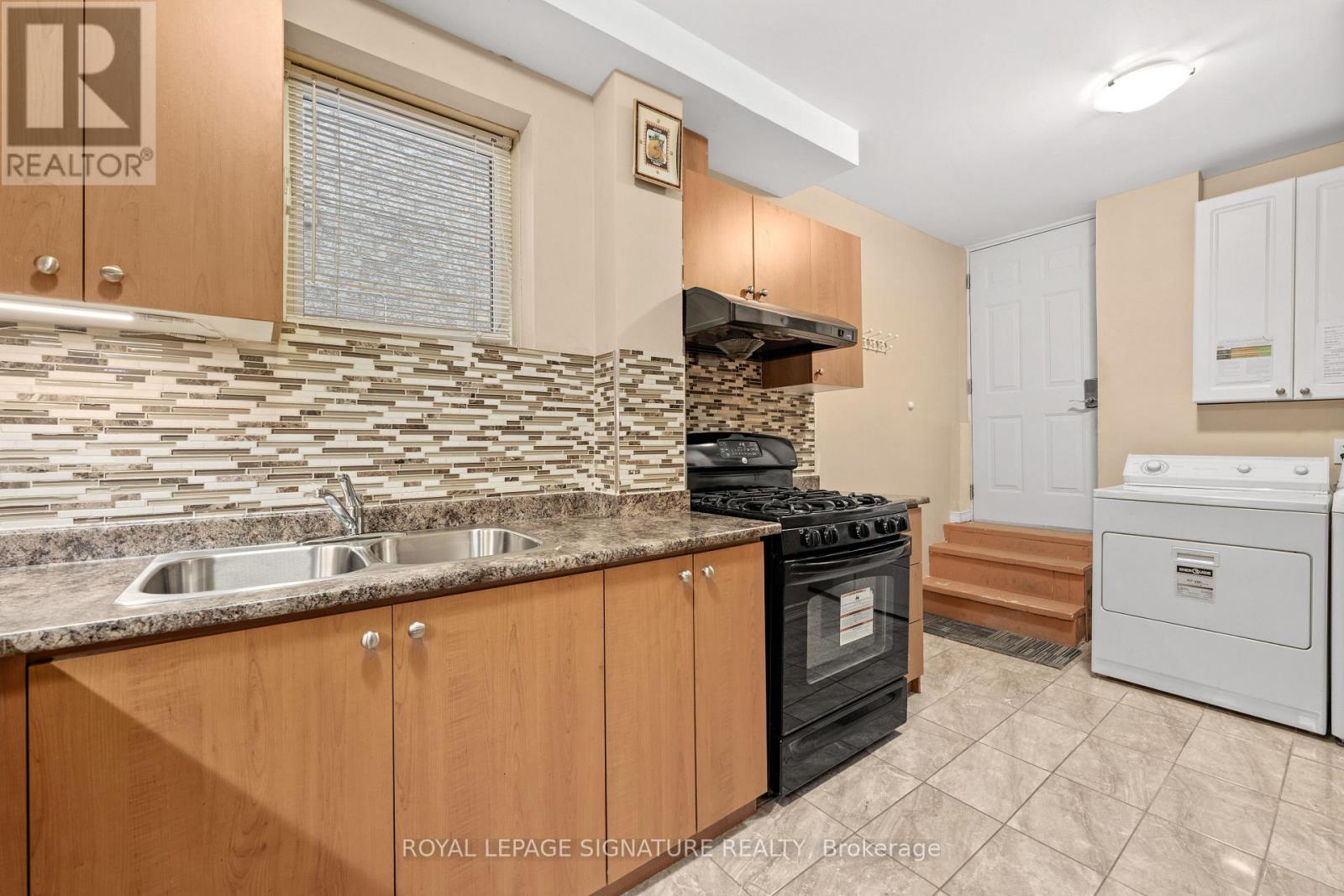 687 TWAIN AVENUE - Image 26