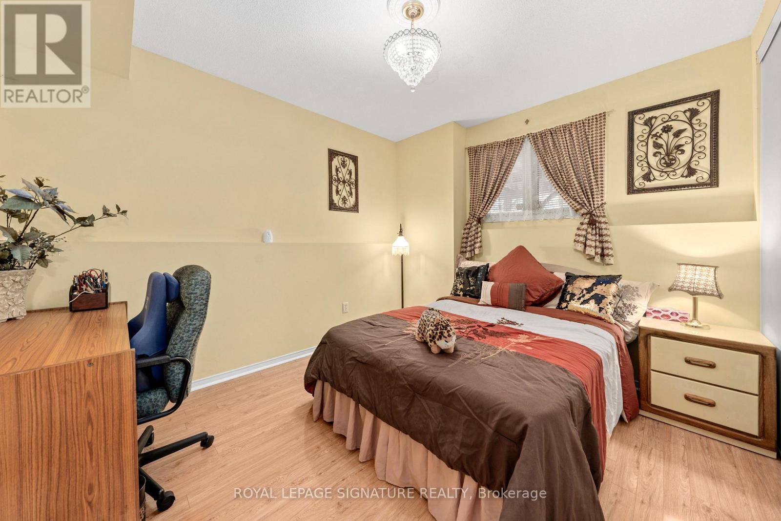687 TWAIN AVENUE - Image 27