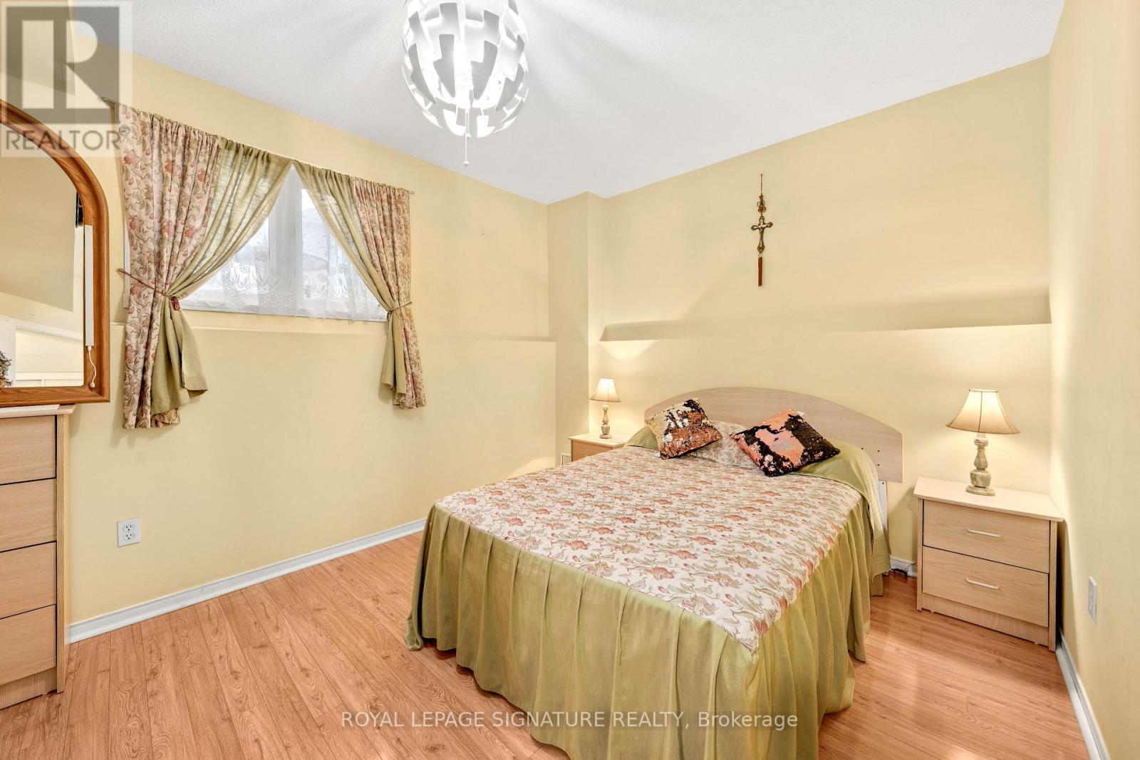 687 TWAIN AVENUE - Image 29