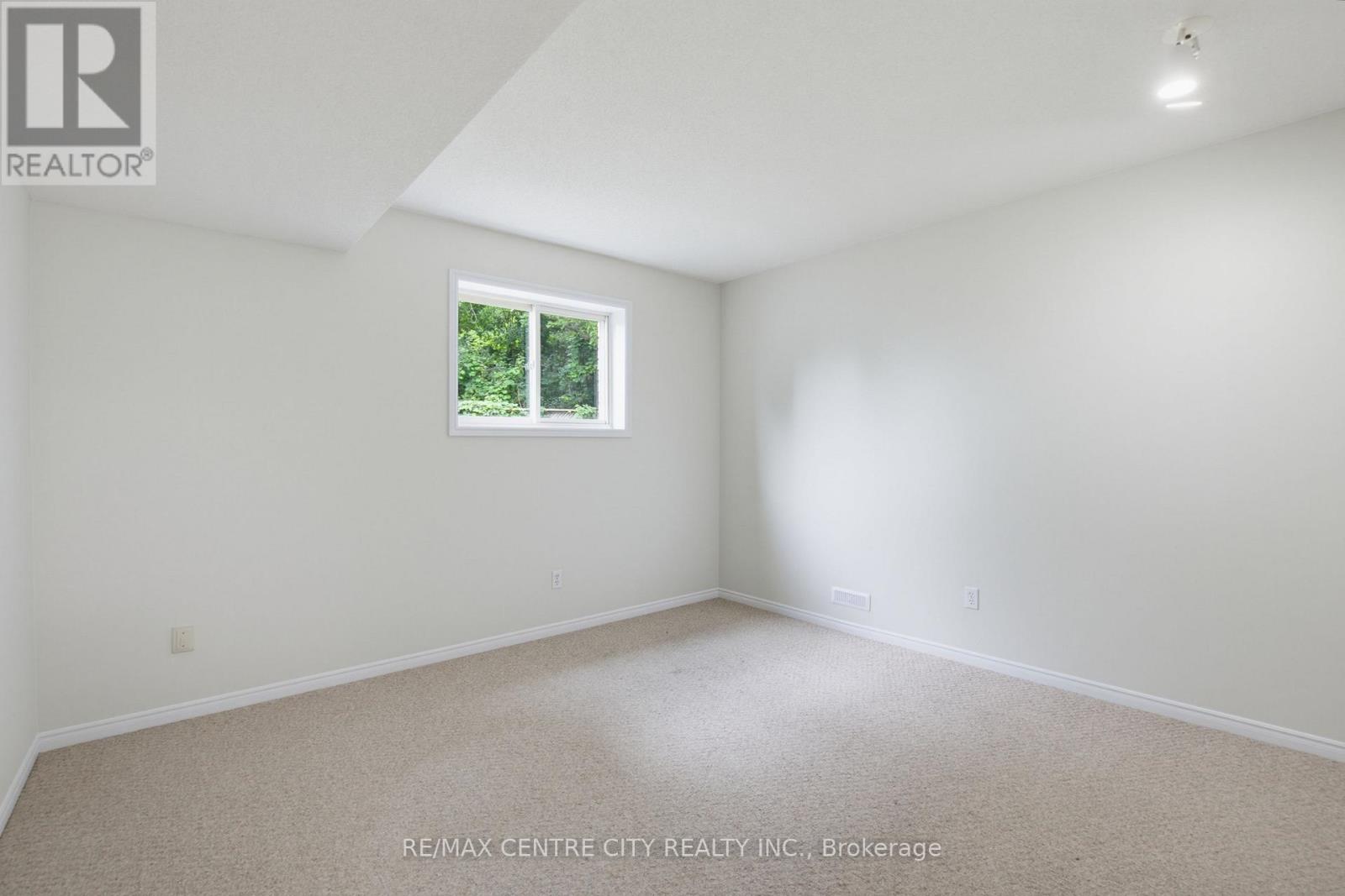 9 YARMOUTH DRIVE - 20