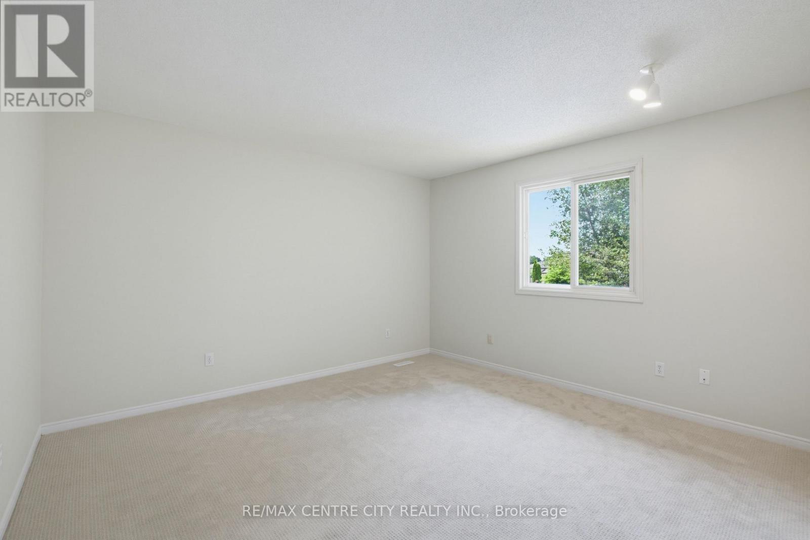 9 YARMOUTH DRIVE - 25