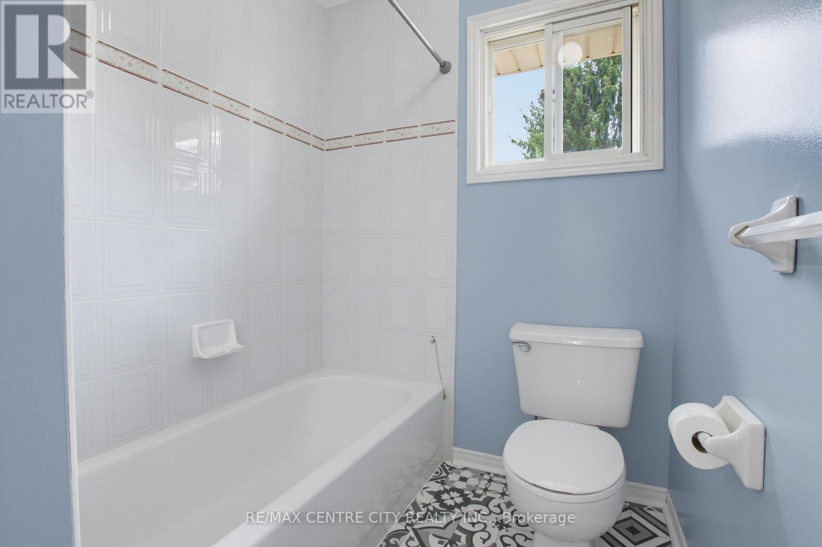 9 YARMOUTH DRIVE - 30