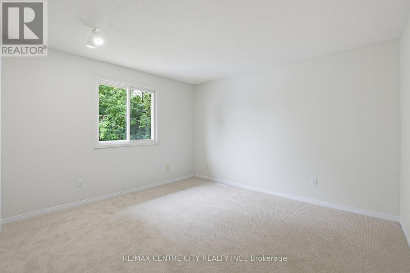 9 YARMOUTH DRIVE - 33