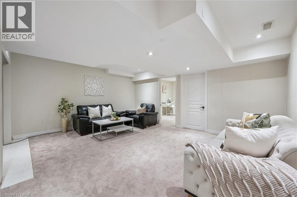 #12 254 GOSLING GARDENS - 29