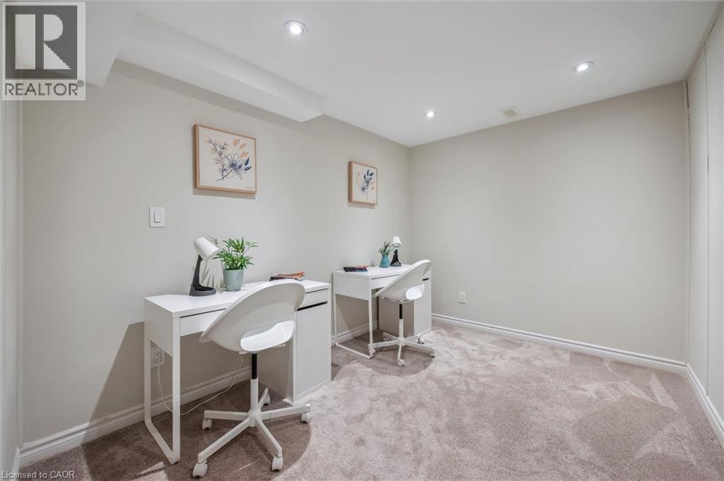 #12 254 GOSLING GARDENS - 32