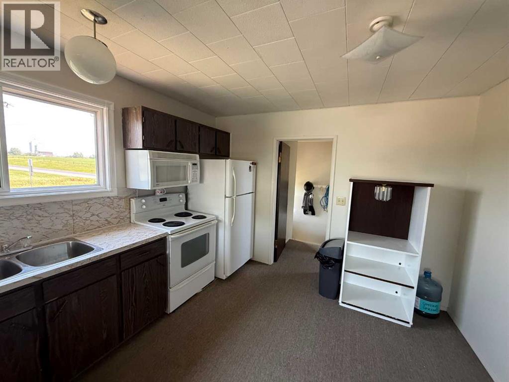 3 Oak Avenue W - 16