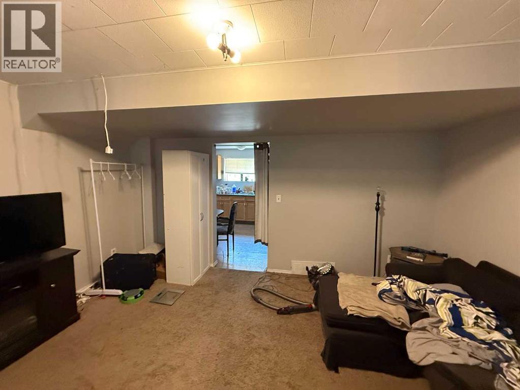 3 Oak Avenue W - 22