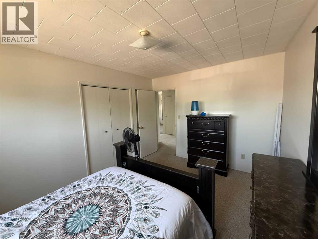 3 Oak Avenue W - 7