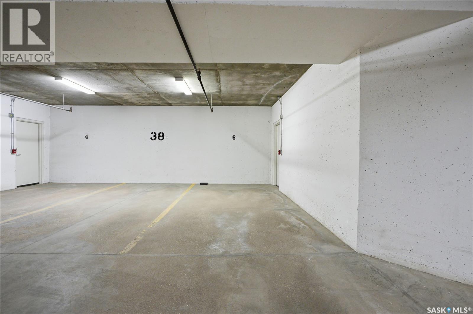 #6 103 Willis CRESCENT - Image 32