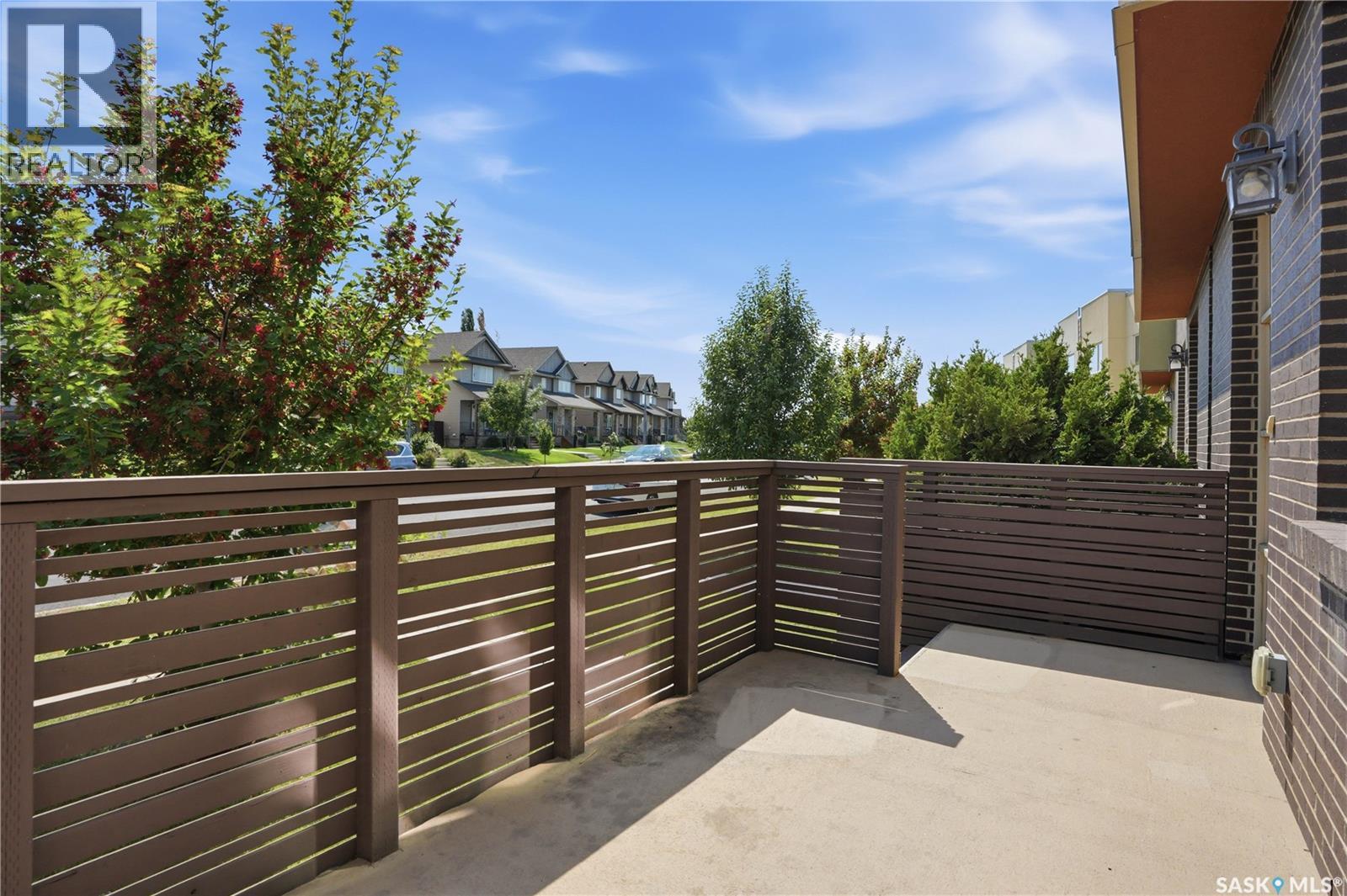 #6 103 Willis CRESCENT - Image 35