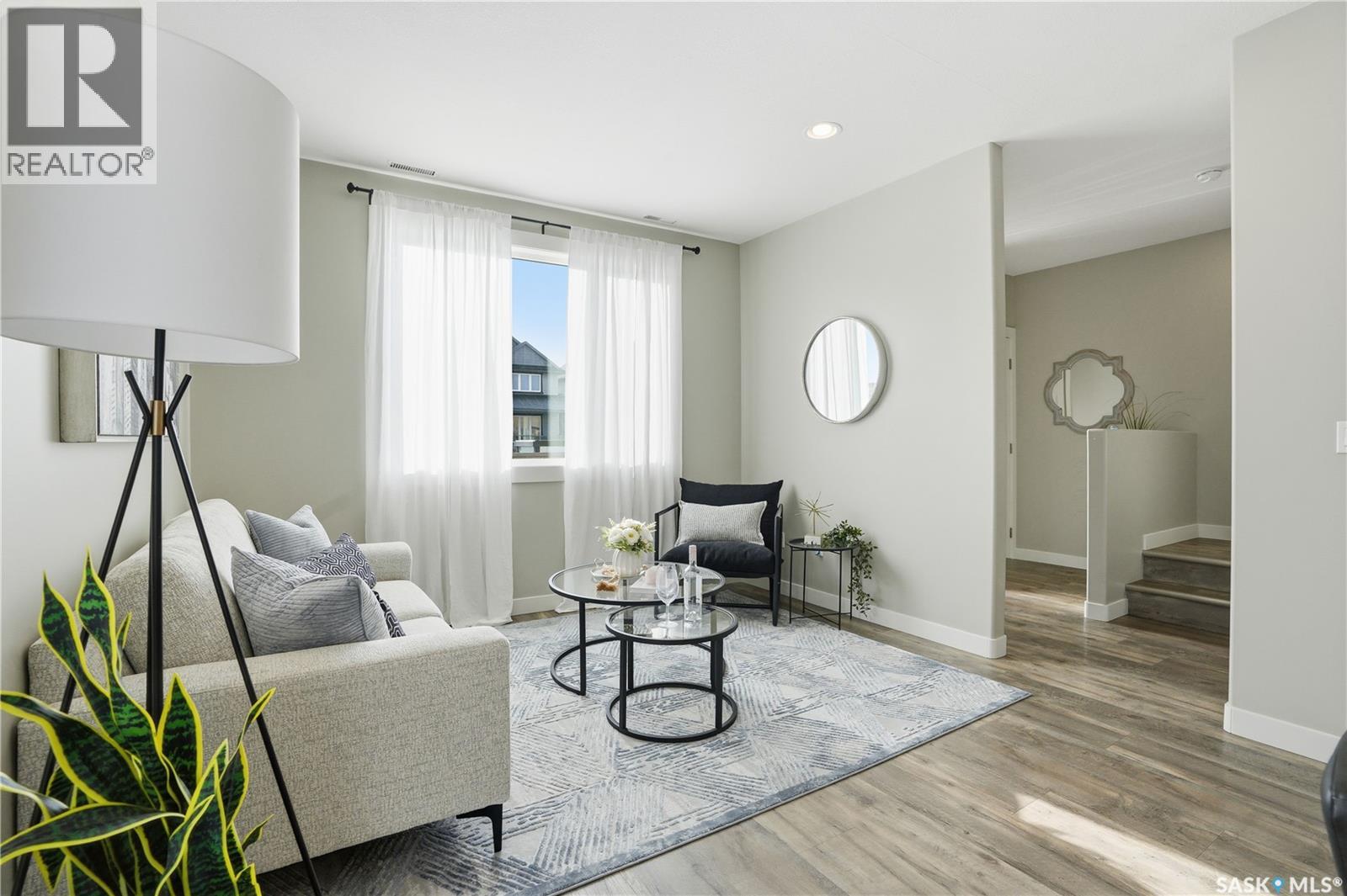 #6 103 Willis CRESCENT - Image 4