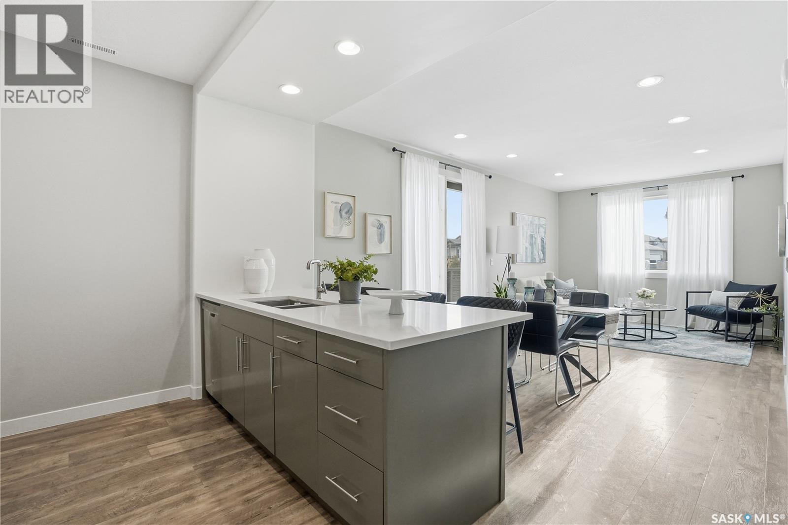 #6 103 Willis CRESCENT - Image 9