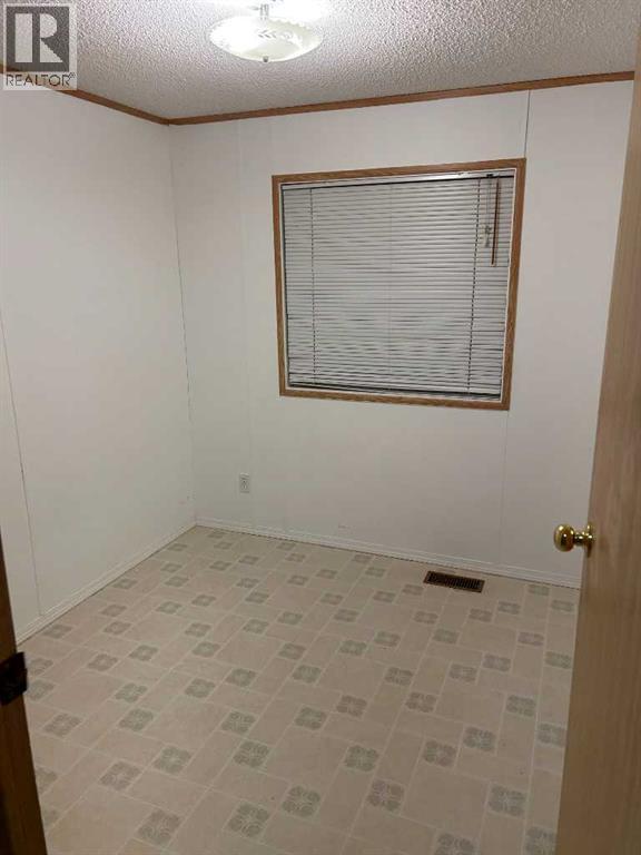 16 1 Street W - 8