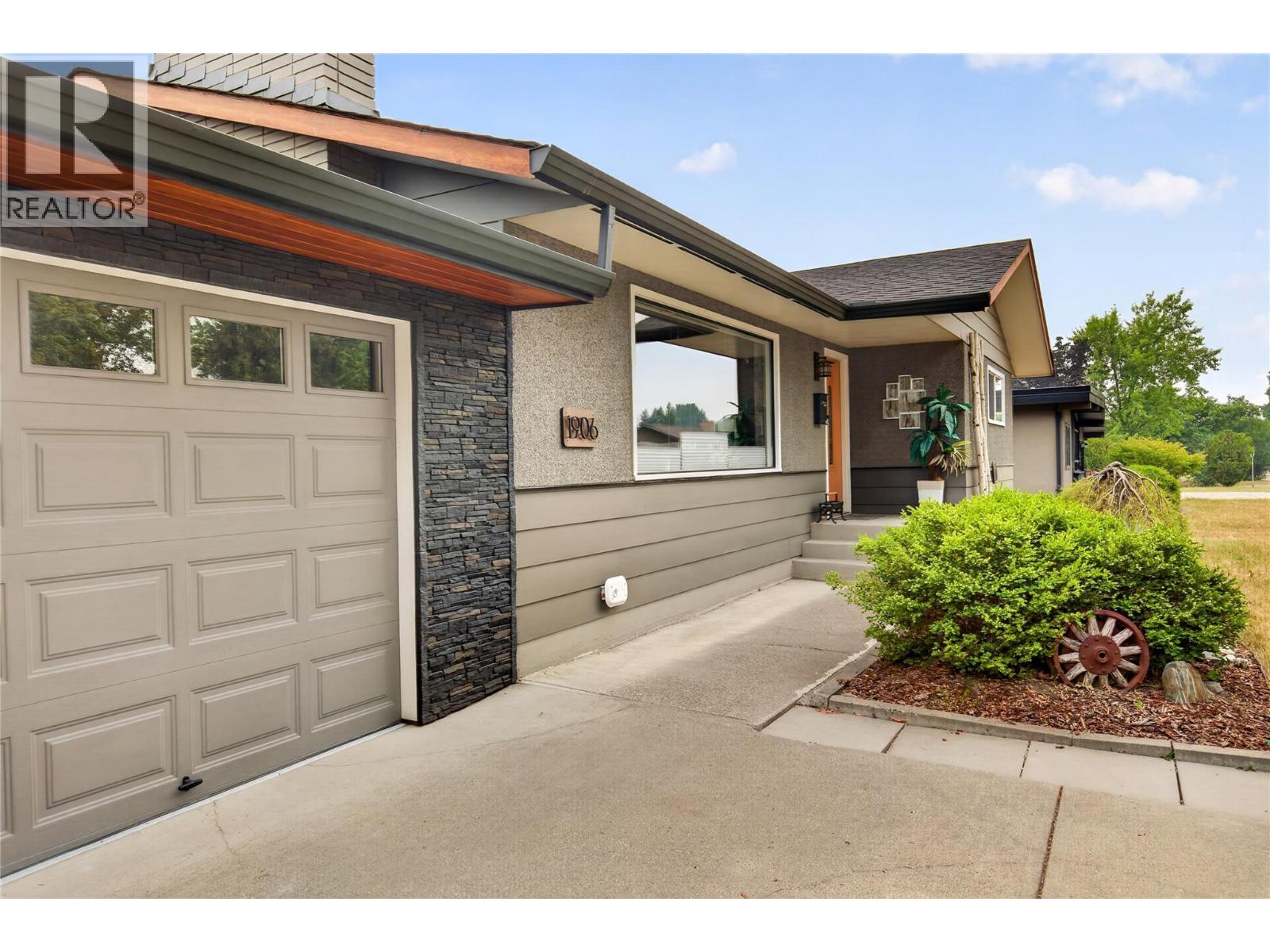 1906 23 Avenue - Image 4