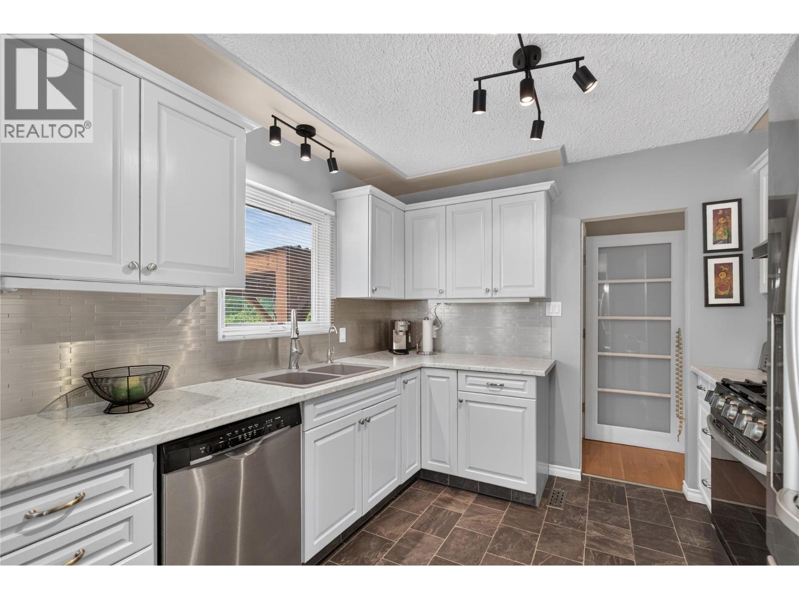 1906 23 Avenue - Image 23