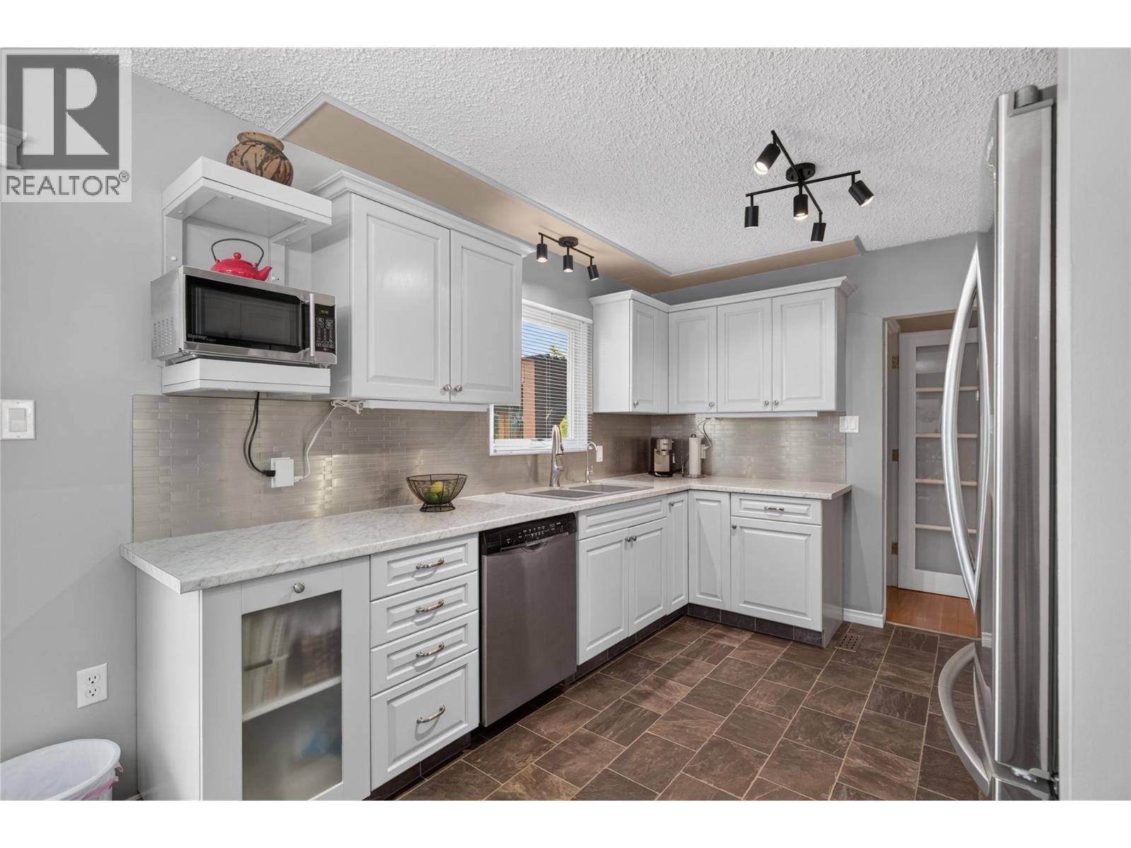 1906 23 Avenue - Image 21