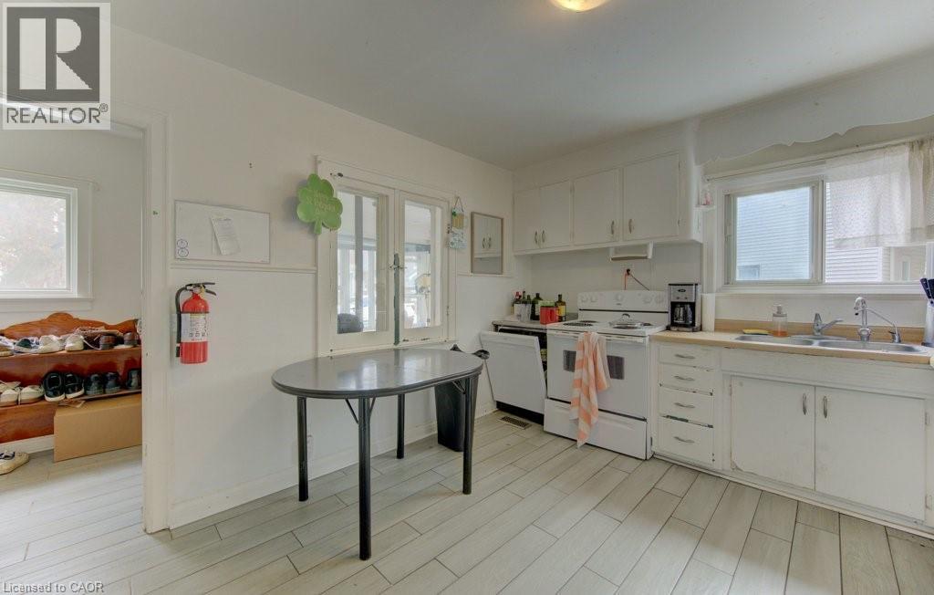 8 MARSHALL Street - 4