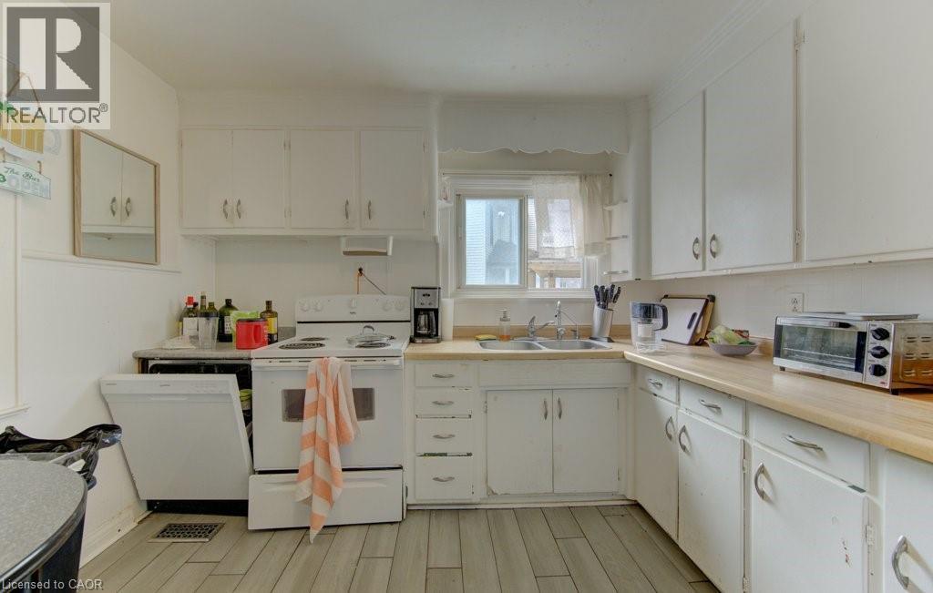 8 MARSHALL Street - 6