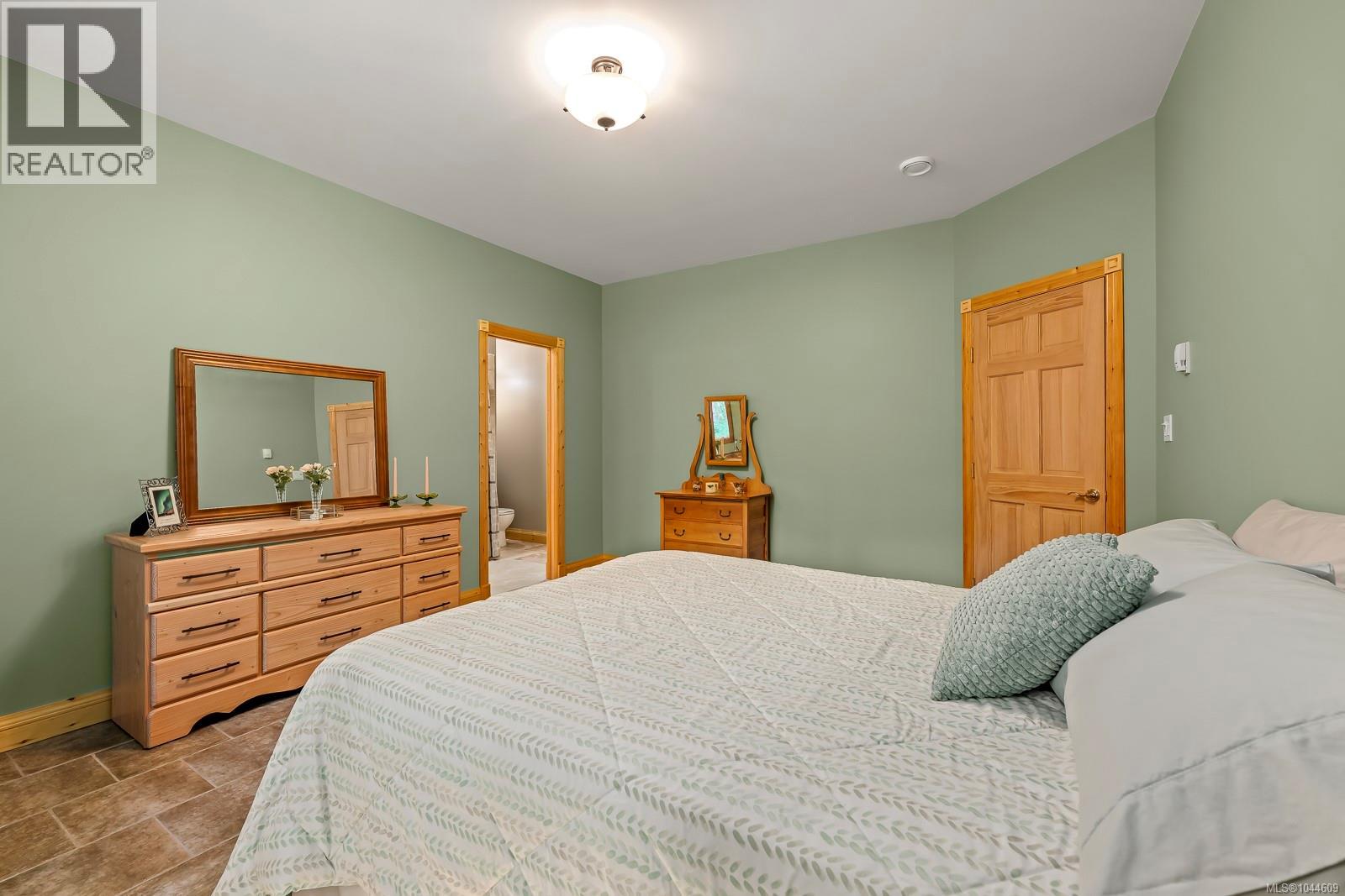 307 Bates Dr - 29