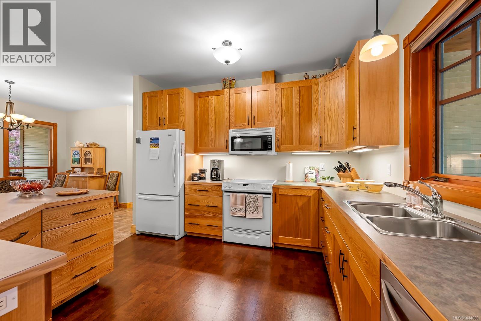 307 Bates Dr - 4