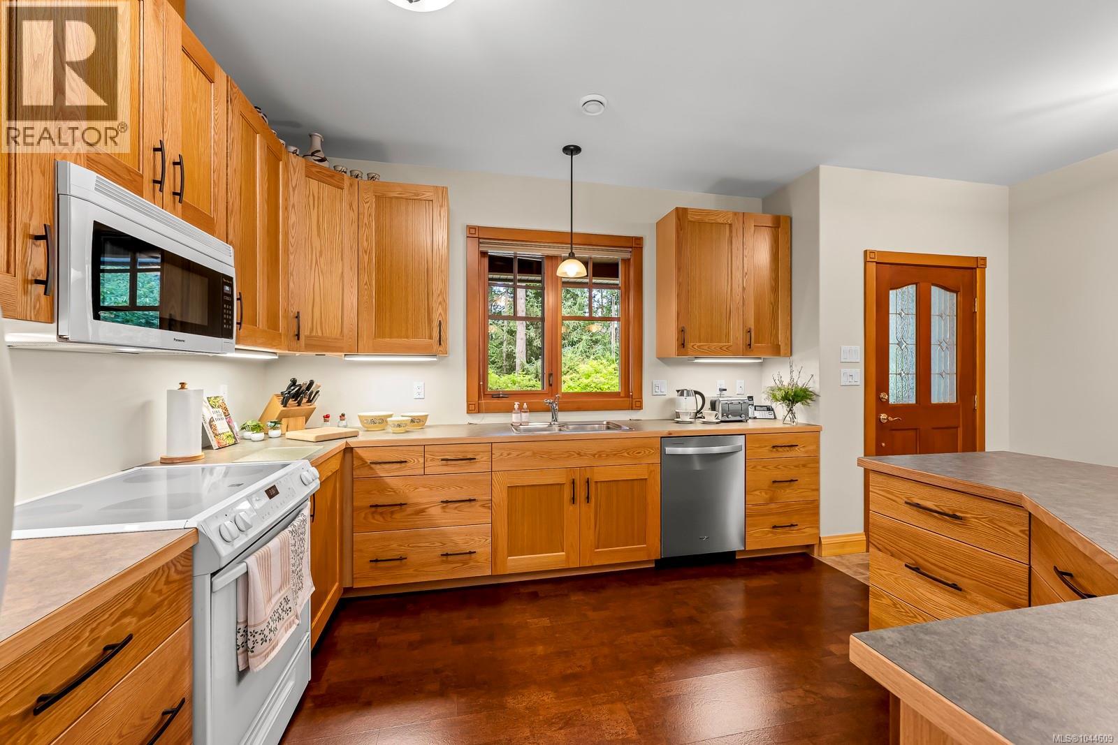 307 Bates Dr - 5