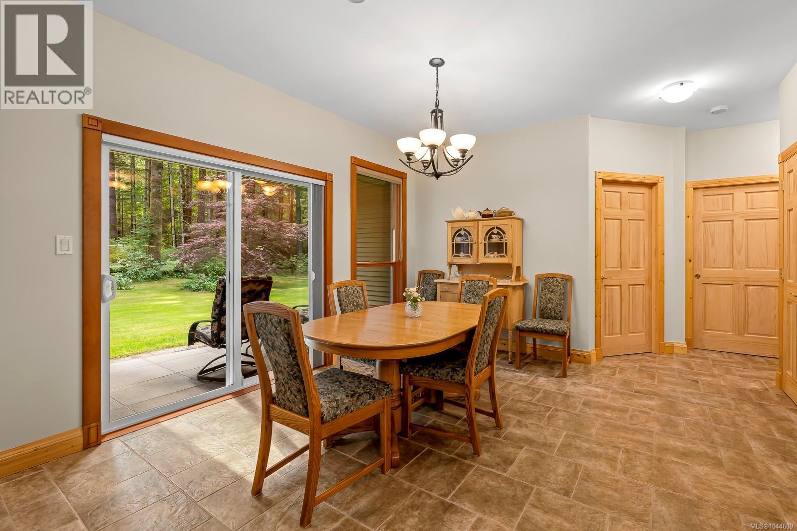 307 Bates Dr - 6