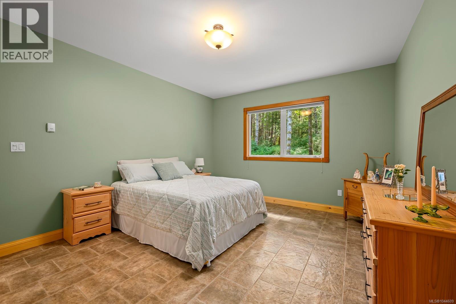 307 Bates Dr - 7