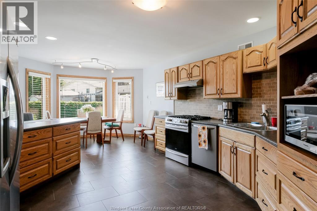 521 ROYAL RIDGE CRESCENT - 15