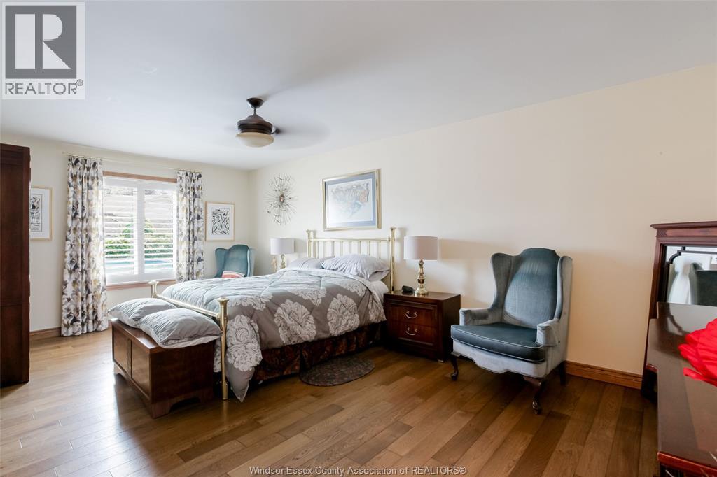 521 ROYAL RIDGE CRESCENT - 22