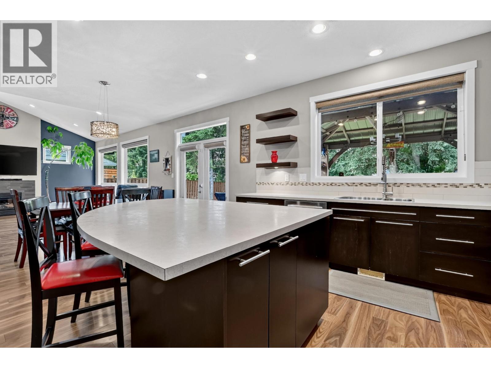 7557 LOEDEL CRESCENT - 13