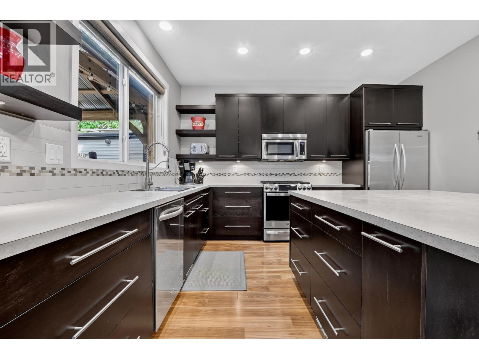7557 LOEDEL CRESCENT - 15