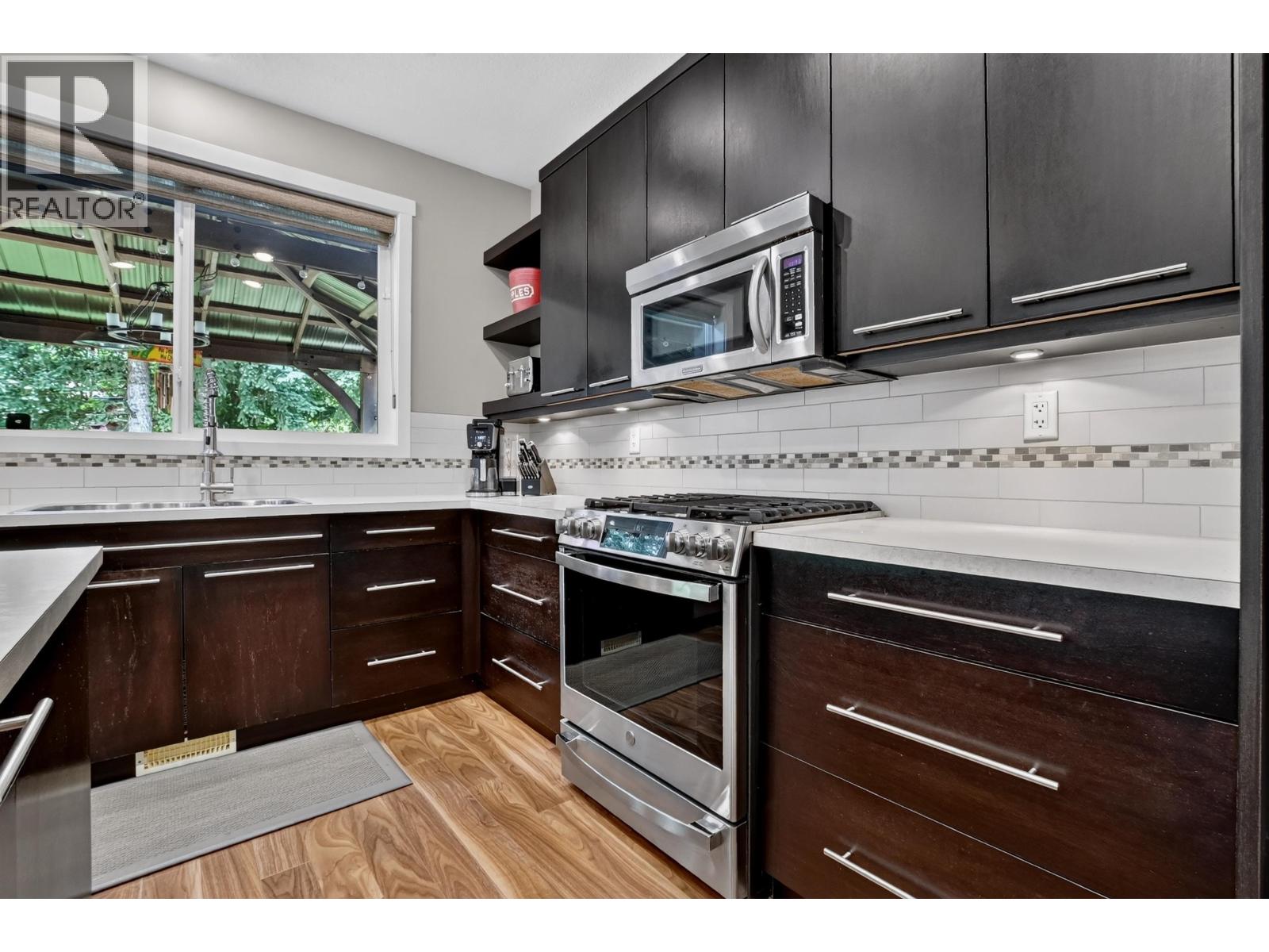 7557 LOEDEL CRESCENT - 17